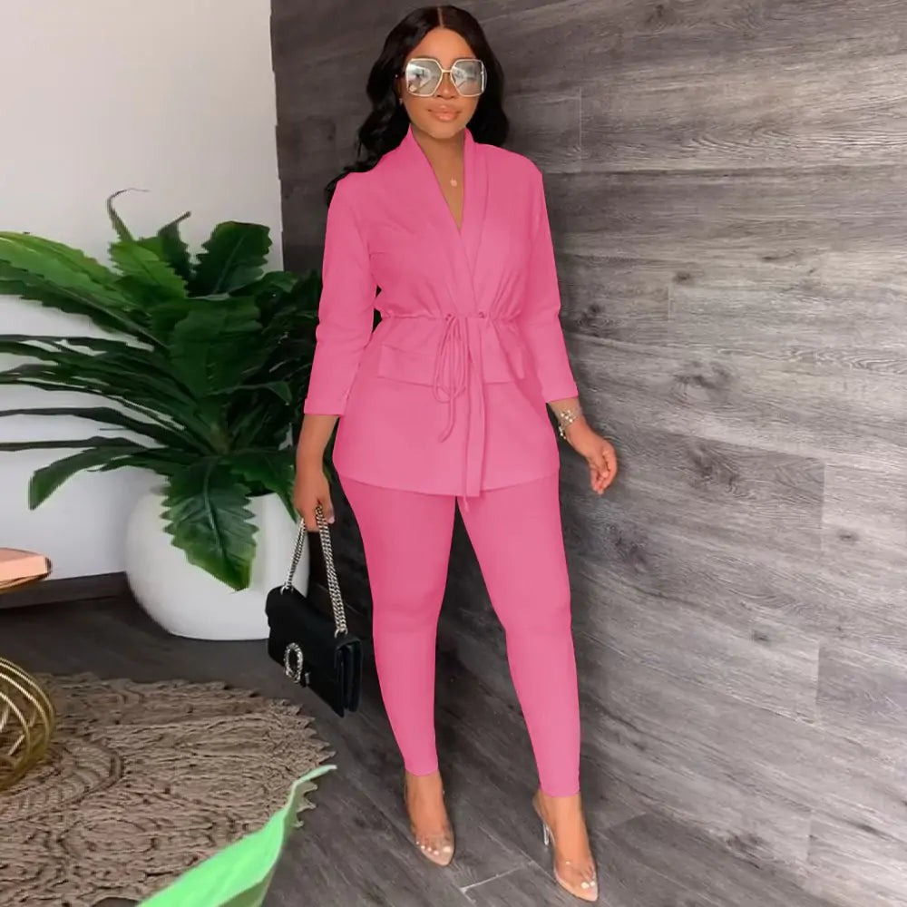 Conjunto de Camisa con Escote en V y Pantalones Ajustados