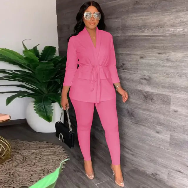 Conjunto de Camisa con Escote en V y Pantalones Ajustados