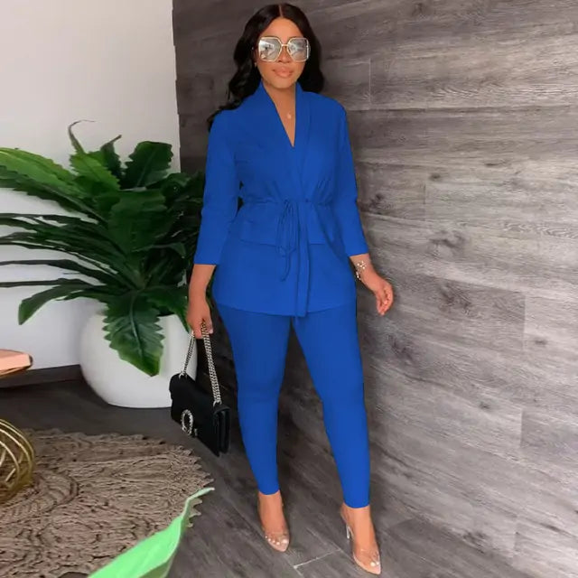 Conjunto de Camisa con Escote en V y Pantalones Ajustados